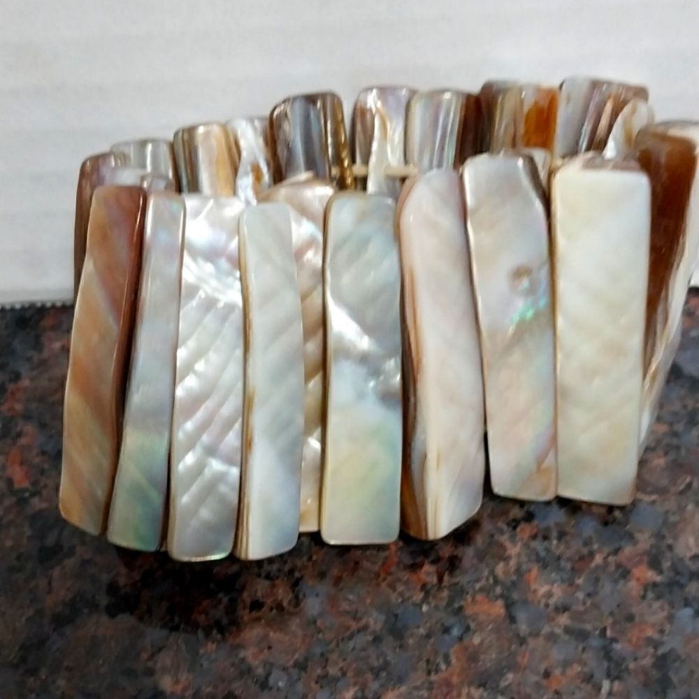 Abalone Stretch Bracelet..EUC 